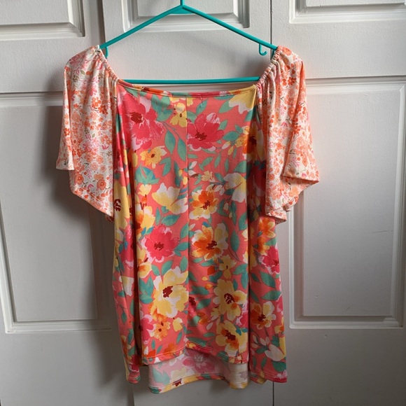 NWT cute top - Picture 3 of 3